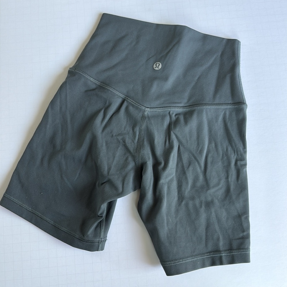 Lulu Lemon Grey Women's High-Waisted Biker 6” Shorts - Size 2 NWOT - Picture 2 of 10